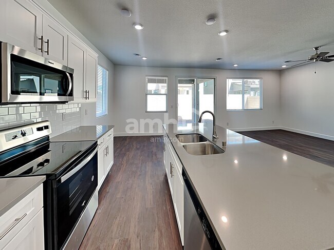 8926 Tiger Tooth Ave