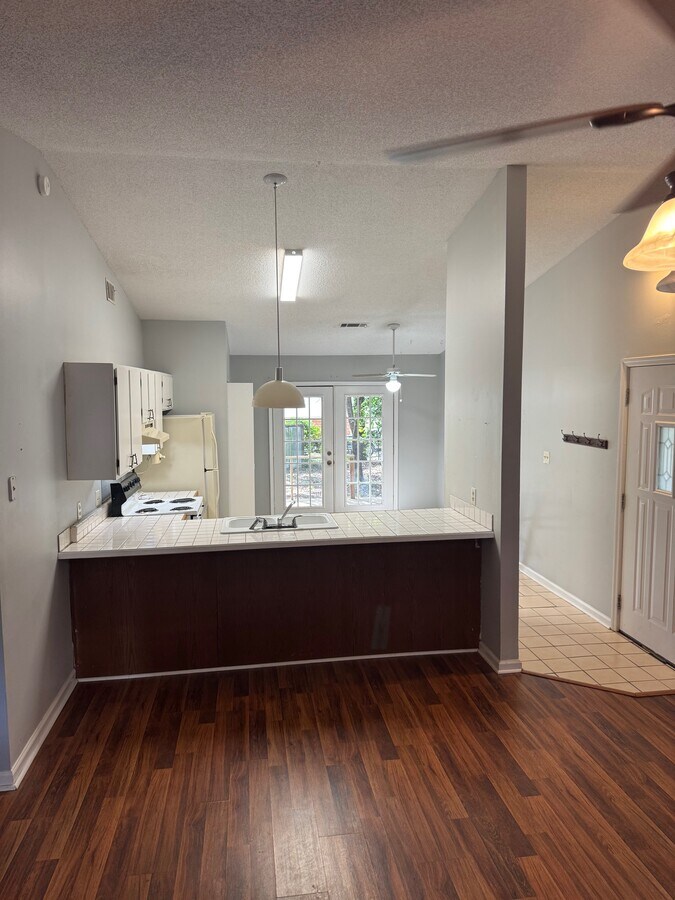 Photo - 268 Somerset Dr