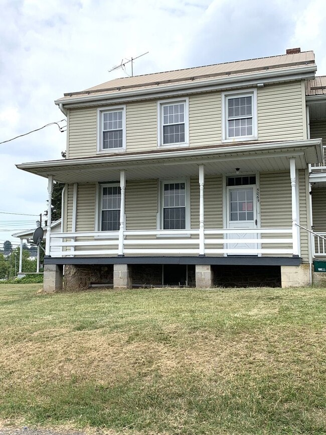 Building Photo - 5065 Buchanan Trail E Unit 5065 1