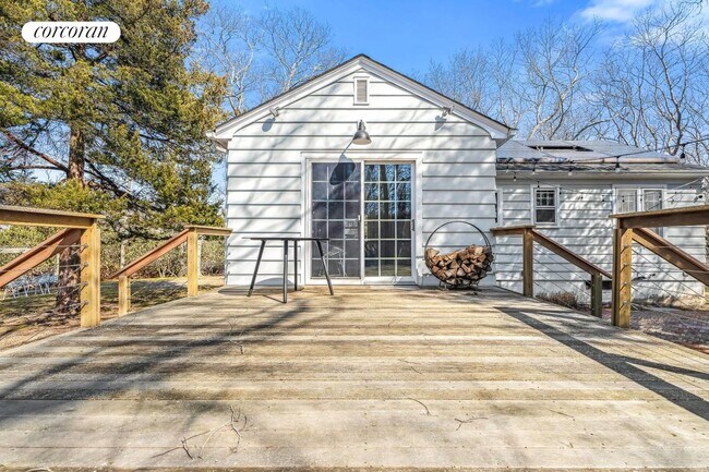 Photo - 42 W Neck Rd