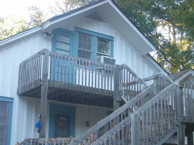 Building Photo - 285 Sycamore Dr Unit 3