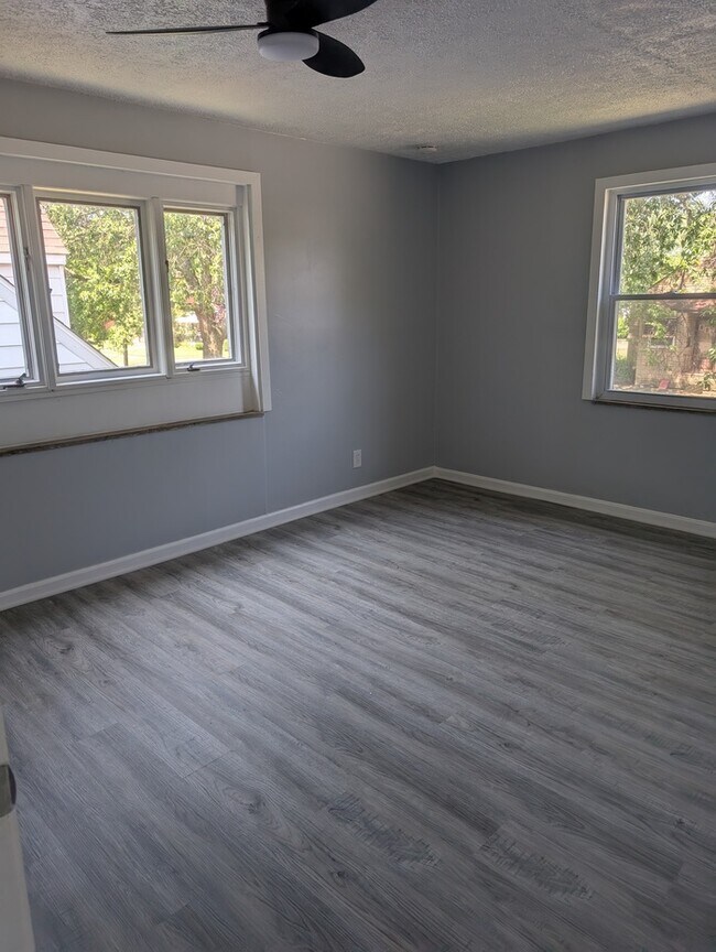 Photo - Charming 5 beds 2 baths in Euclid!