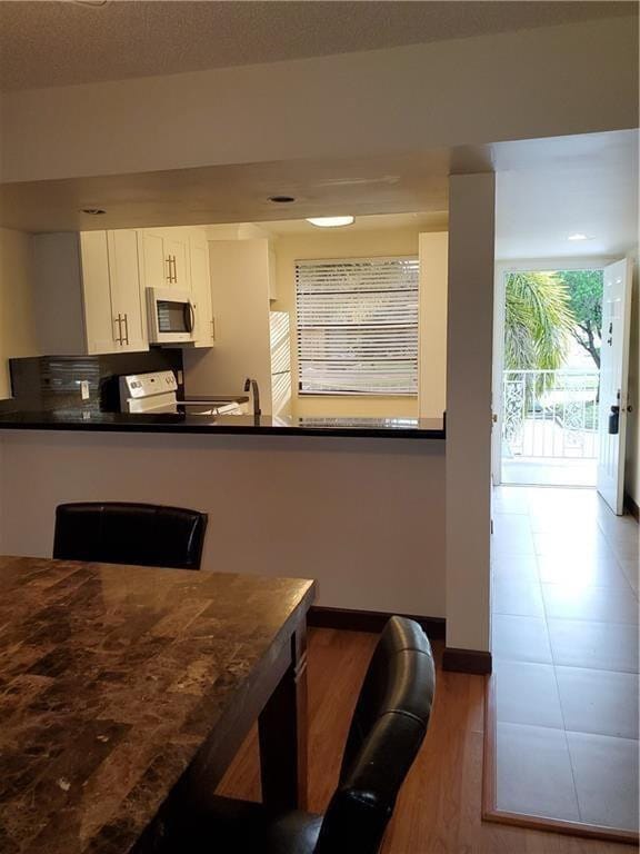 Building Photo - 6061 Balboa Cir Unit 201