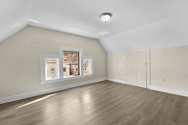 Building Photo - 141 Crown St Unit 3