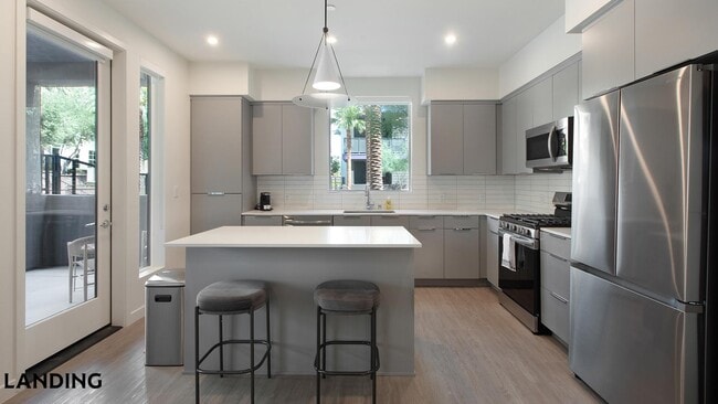Photo - 9235 W Russell Rd Unidad 207