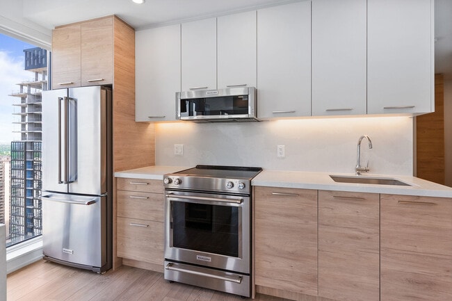 Photo - 200 Redpath Ave