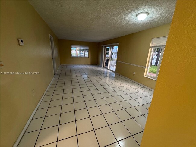 Photo - 505 NW 177th St Unidad 103 Rental