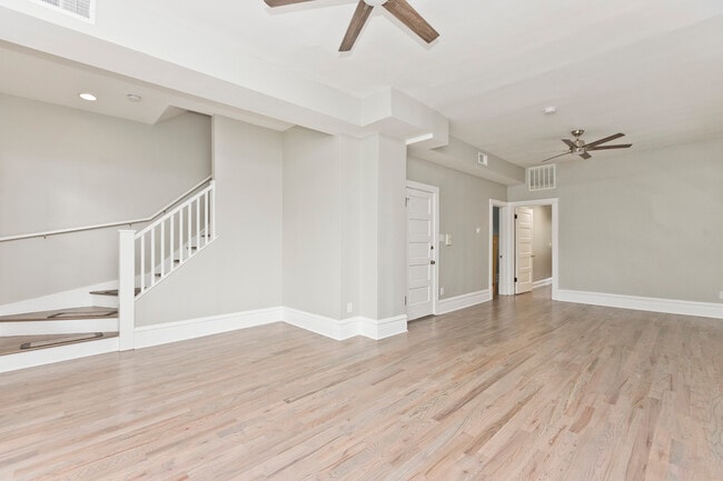 Photo - 1324 Byron W St Unidad 2