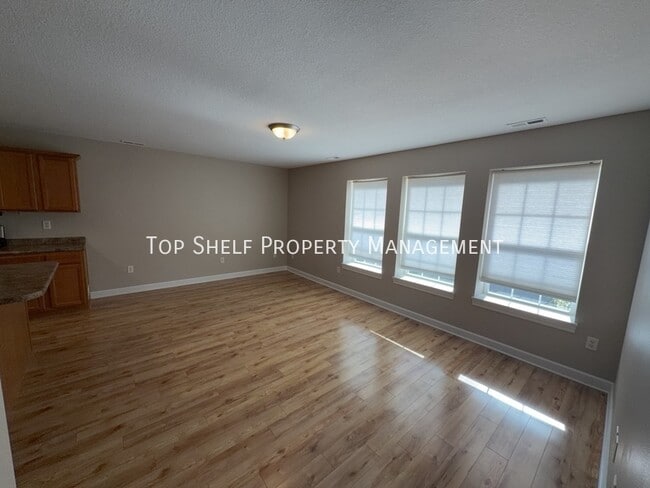 Photo - 386 NE Satinwood-