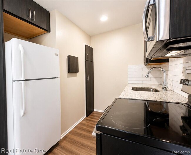 Photo - 810 Plate St Unit 203