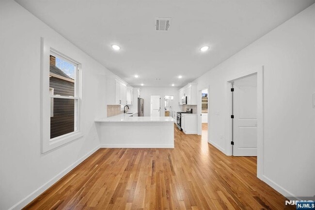 Photo - 319 William St