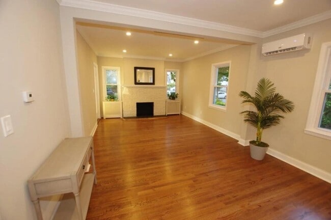 Building Photo - 994 Wallace Ave Rental