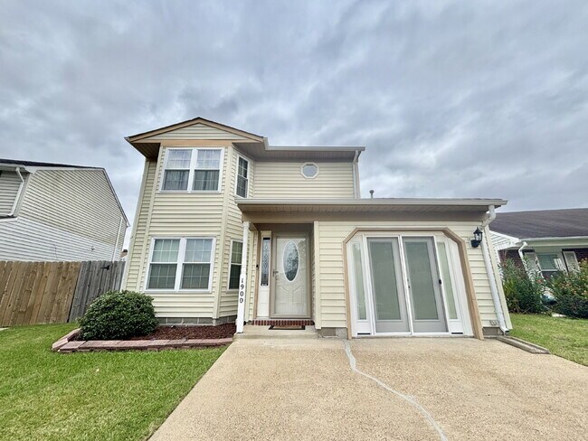 Building Photo - Gorgeous 3 Bedroom Home In Virginia Beach