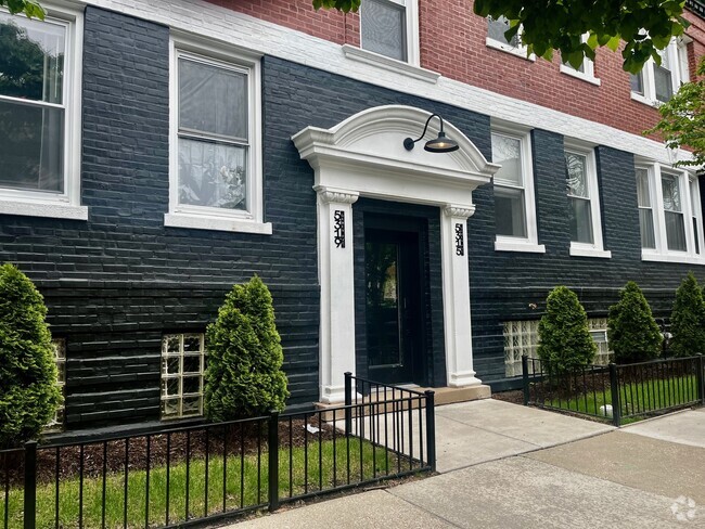 Building Photo - 5319 N Damen Ave Rental