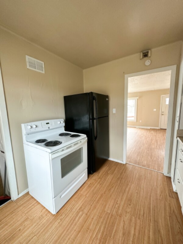 Photo - 9 S 12th St W