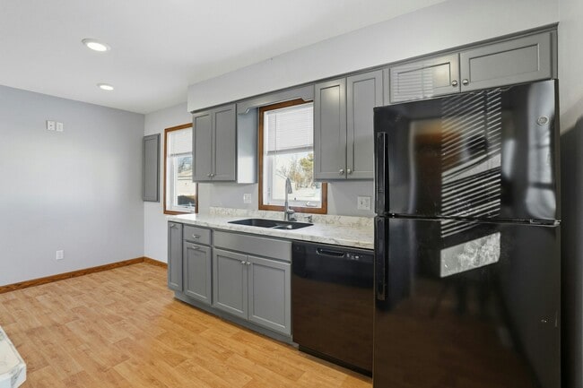 Photo - 617 5th St SE