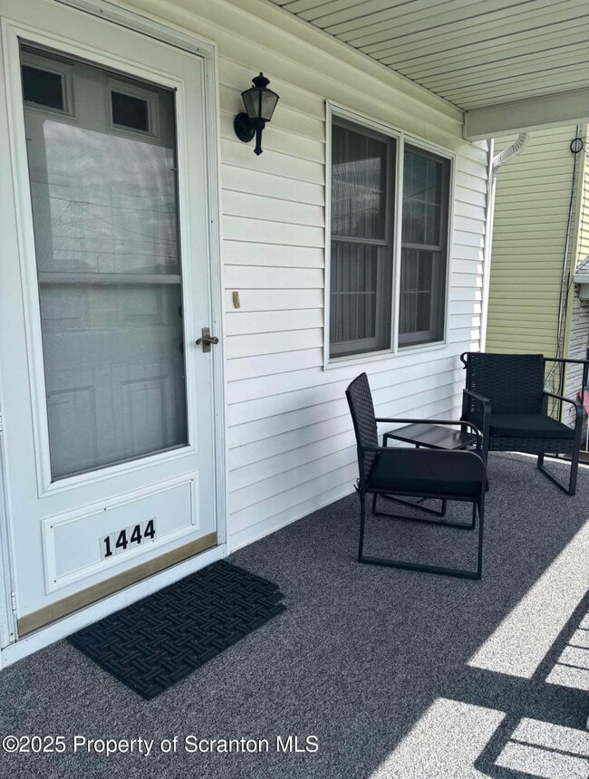 Photo - 1444 Thackery St
