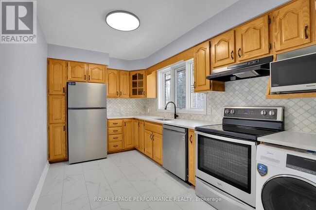 Photo - 934 Smyth Rd