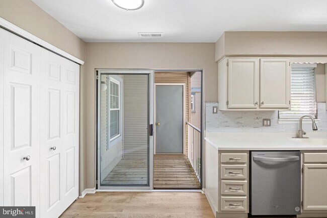 Photo - 107 Sweetwater Dr