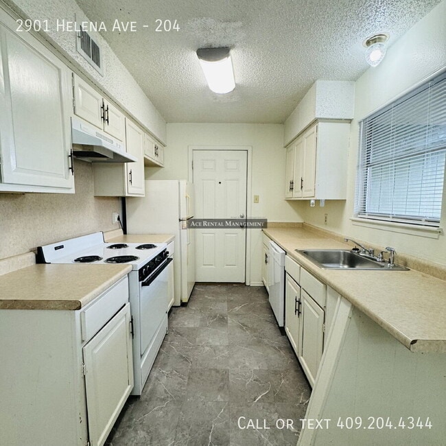 Photo - 2901 Helena Ave