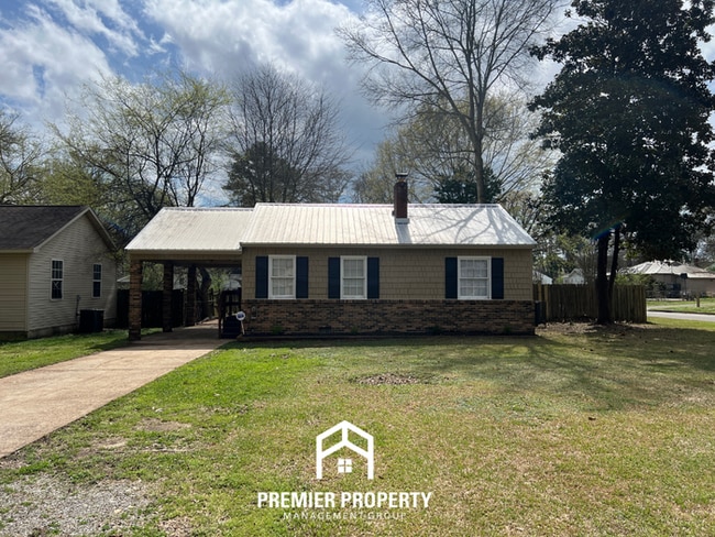 Building Photo - 1801 7th St SE