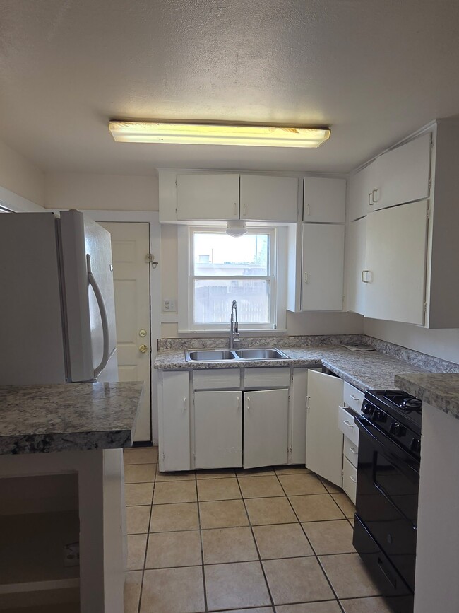 Photo - 3813 S Washington St Unidad B