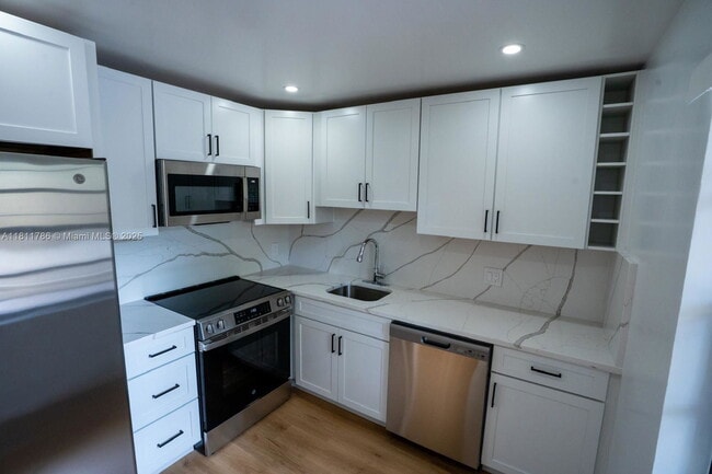 Building Photo - 136 S Cypress Rd Unit 136C Rental