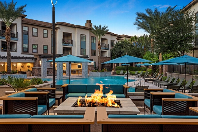 Building Photo - Redstone at SanTan Village Rental