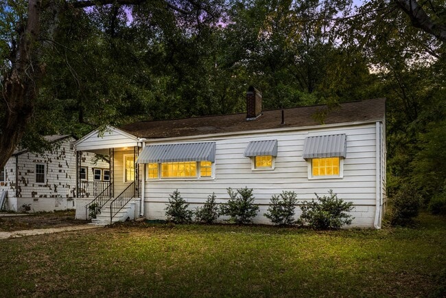 Building Photo - 832 Meadowbrook Dr
