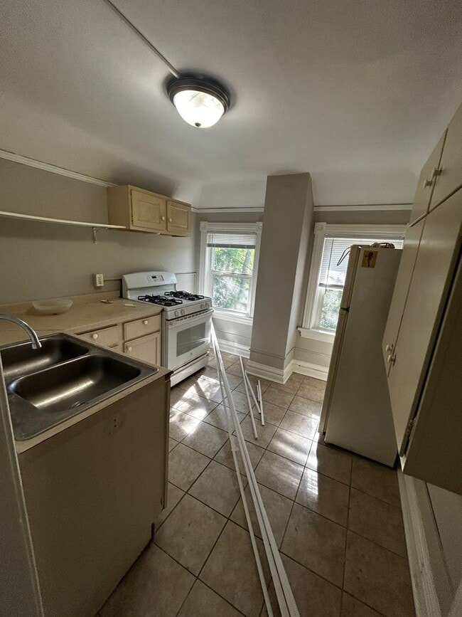 Photo - 1206 E 3rd St Unit Apt. B