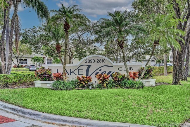 Photo - 2851 N Oakland Forest Dr Unidad 102 Rental