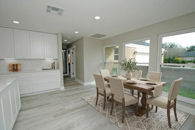 Photo - 3322 Robinson Rd