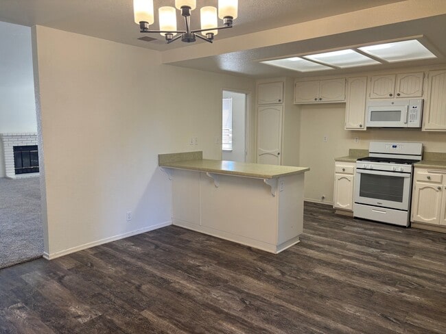 2116 Ave