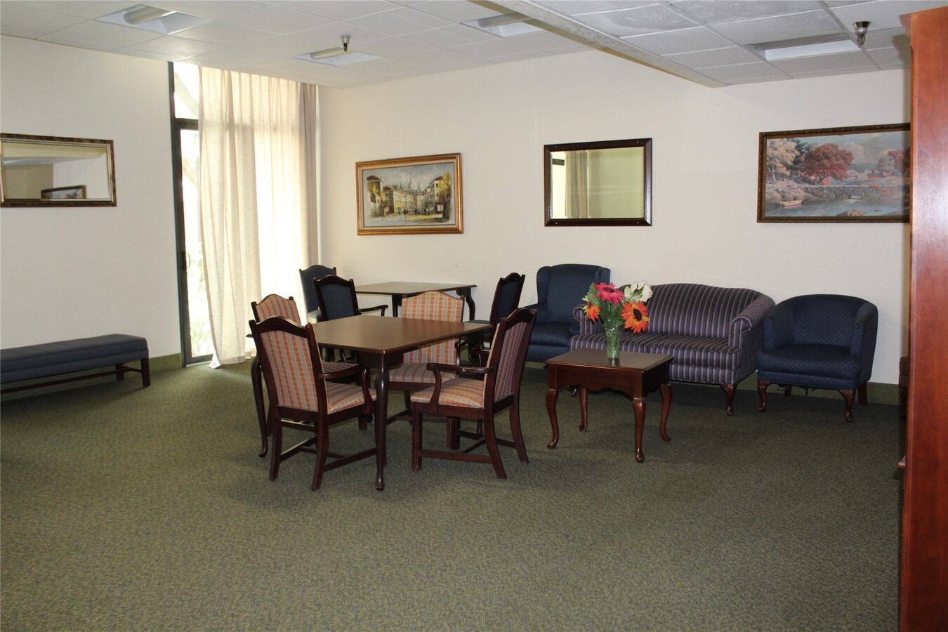 Photo - 255 S Hill St