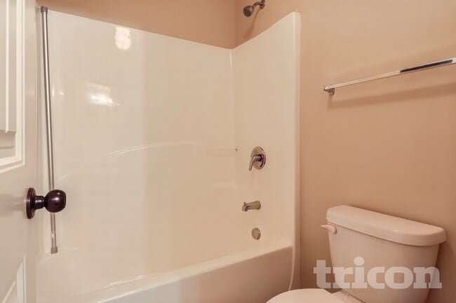 Photo - 135 Lindsey Terrace