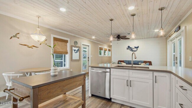 Photo - 307 Dolphin Dr