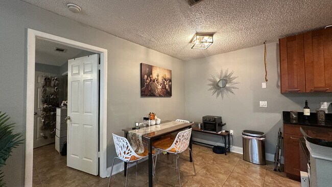 Photo - 974 Leeward Pl