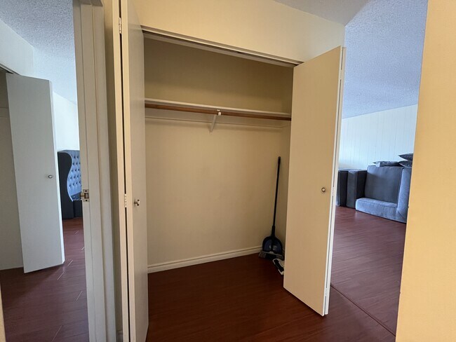 Photo - 11816-11888 88 Ave