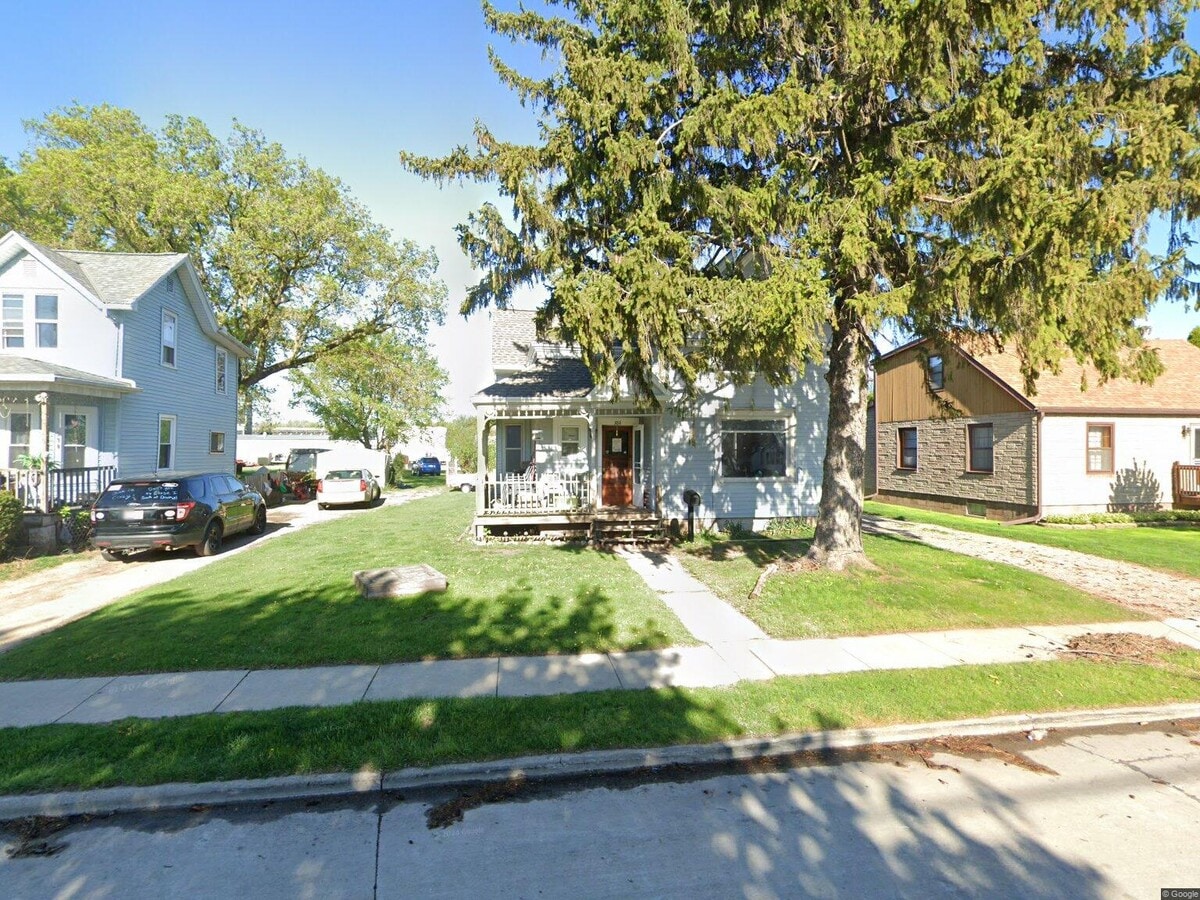 Photo - 384 S Hickory St