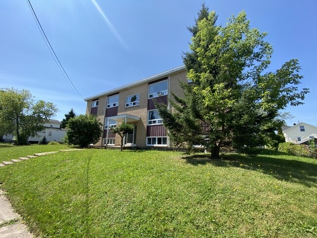 Building Photo - 200 Spruce St Unit 4