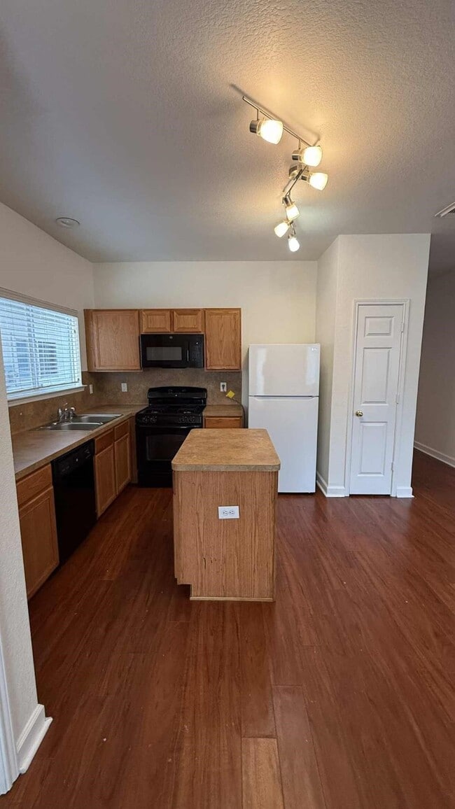 Photo - 1677 Nichole Woods Dr