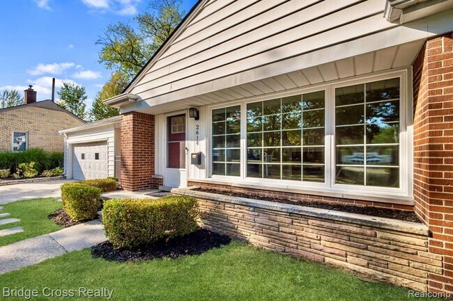 Photo - 2614 Essex St