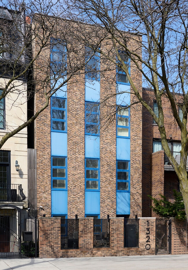 Building Photo - 1320 N La Salle Dr Unit 1