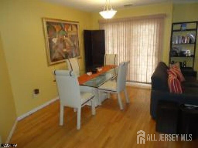 Photo - 1001 Worthington Ct