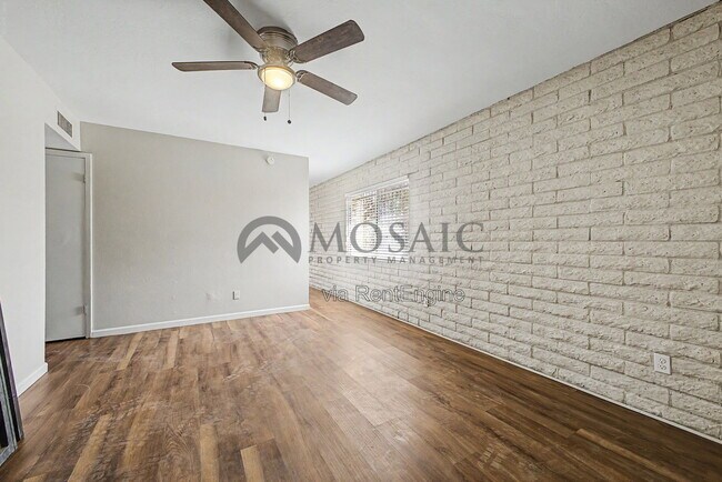 Photo - 1204 S McClintock Dr Unidad A