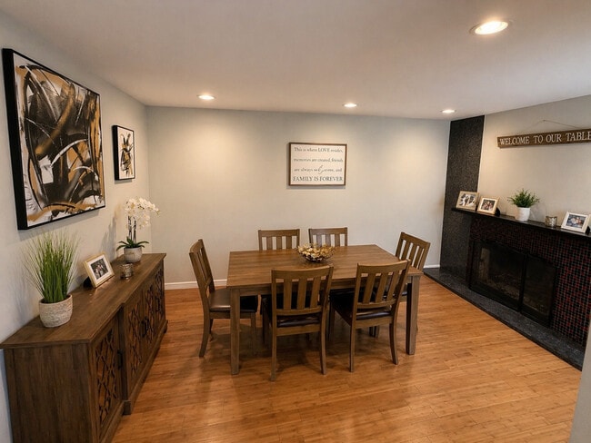 Photo - 878 Swan Ln