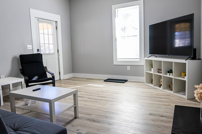 Building Photo - 4139 Lott St NE Rental
