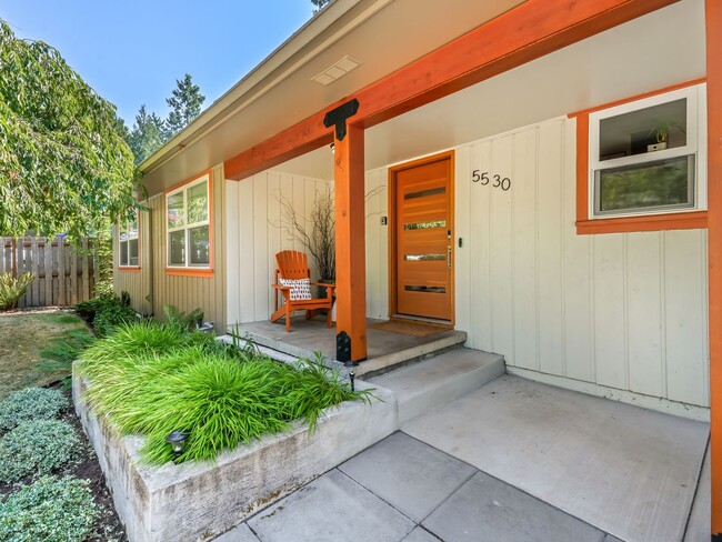 Photo - Gorgeous Renovated SW Maplewood Neighborhood Home ~ Finished basement, Entertainers Backyard, nex...