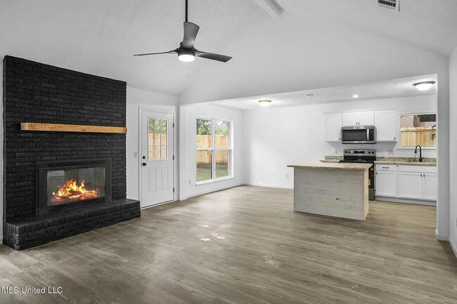 Photo - 214 W Lakewood Dr