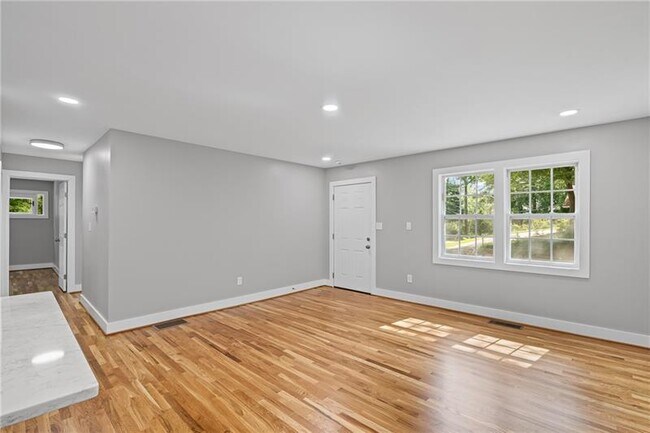 Photo - 2889 Macon Dr SE